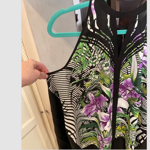 Kenneth Cole Halter Style Floral Sleeveless Top Flowy Size M High Low Keyhole - Picture 2 of 7